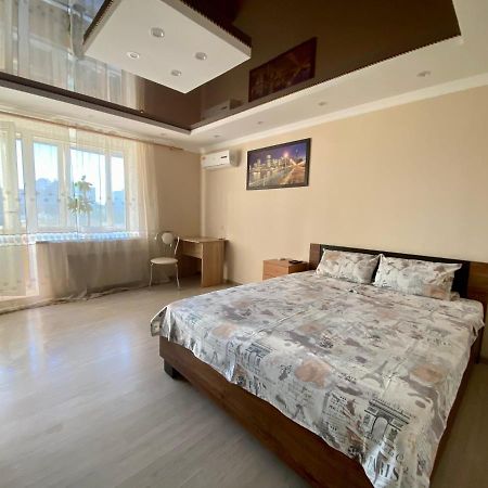 Apartment On Khreshchatyk 200 Center Cherkasy Ngoại thất bức ảnh