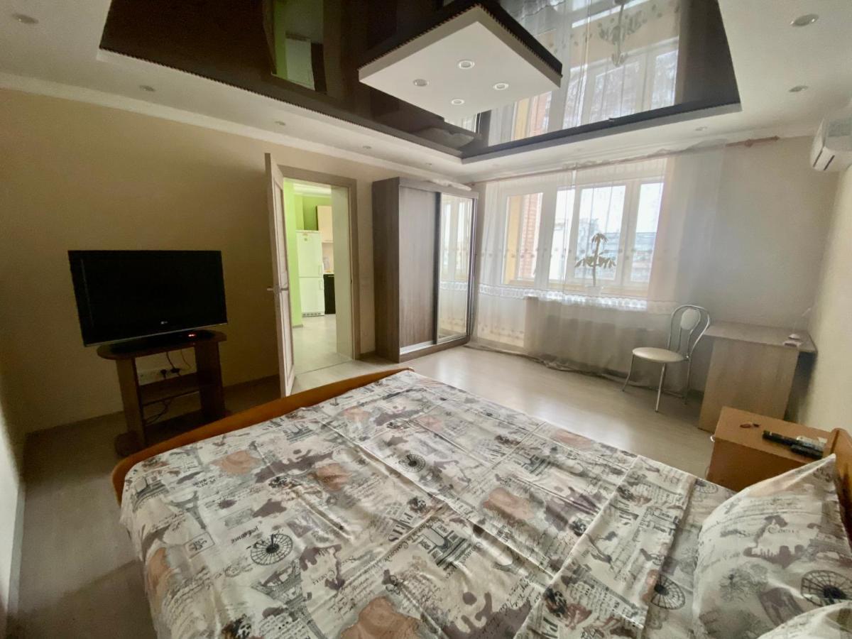 Apartment On Khreshchatyk 200 Center Cherkasy Ngoại thất bức ảnh