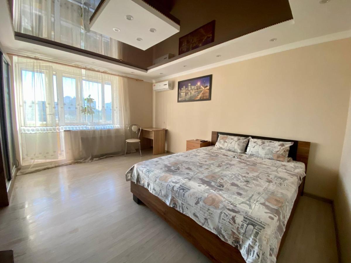 Apartment On Khreshchatyk 200 Center Cherkasy Ngoại thất bức ảnh